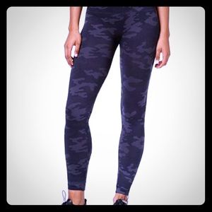 Spanx look at me now black camo leggings M